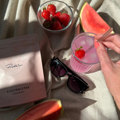 Product photography of electrolytes from Protein.dk in an aesthetic lifestyle setting.