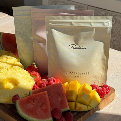 Product photography of electrolytes from Protein.dk in an aesthetic lifestyle setting.